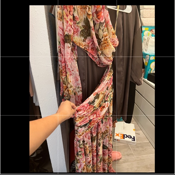 Sienna one sleeve gown by Bronx and Banco - Size Medium // Brand New, never worn - Picture 3 of 11